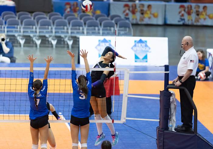 Fayetteville-Conway Volleyball Final__00054